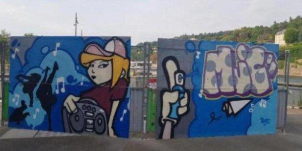 <street mobile_281